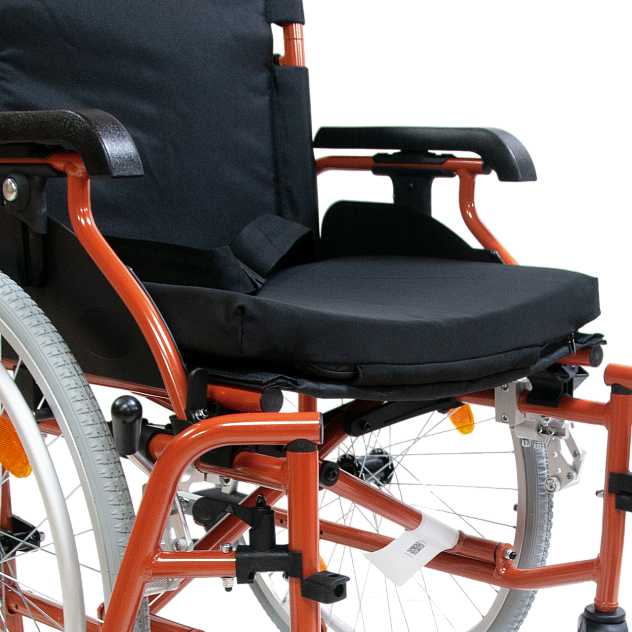 Кресло-коляска инвалидная механическая FS218LQ, с пневматическими колесами, 45 см